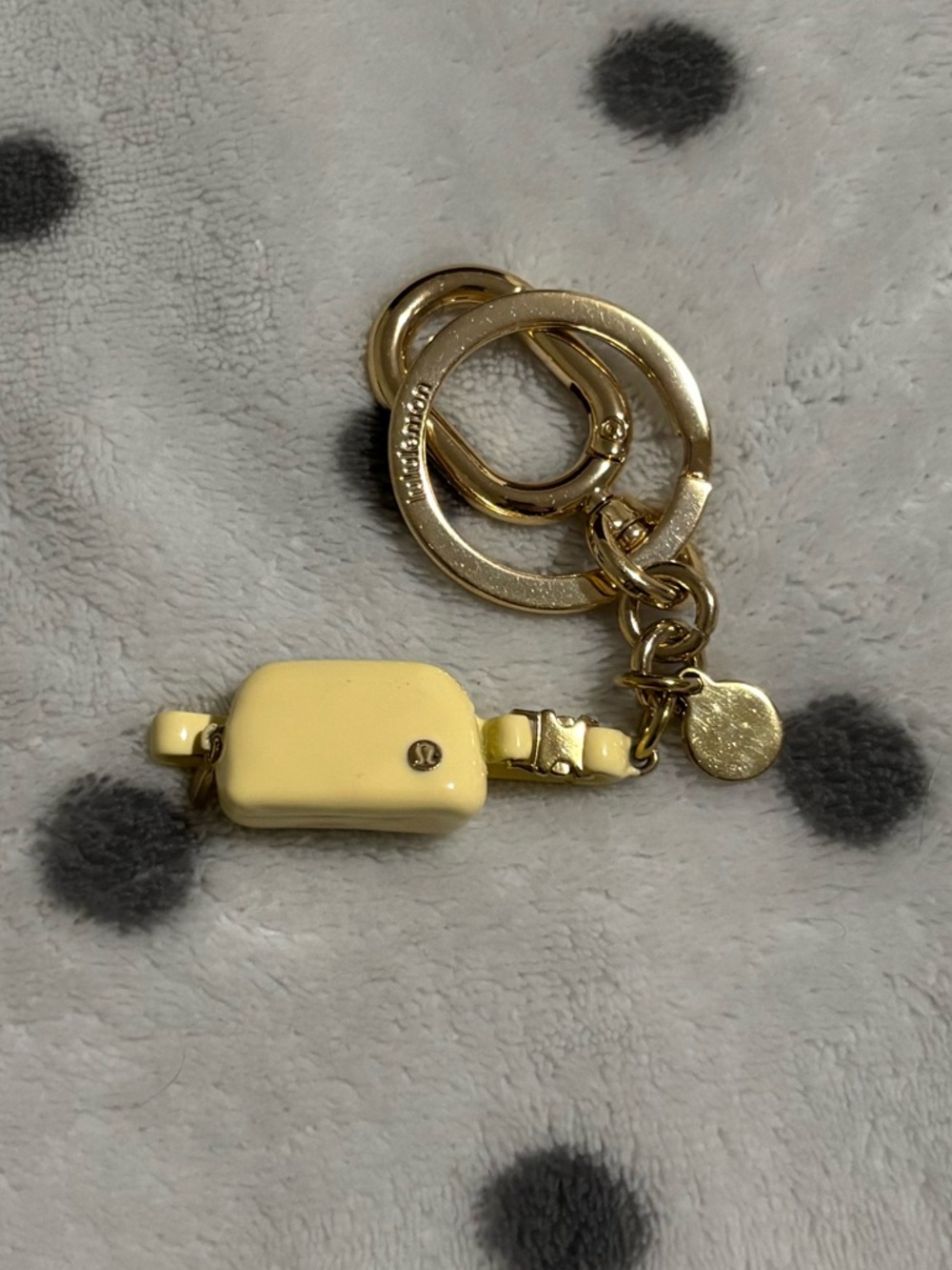 Lululemon everywhere belt bag charm keychain